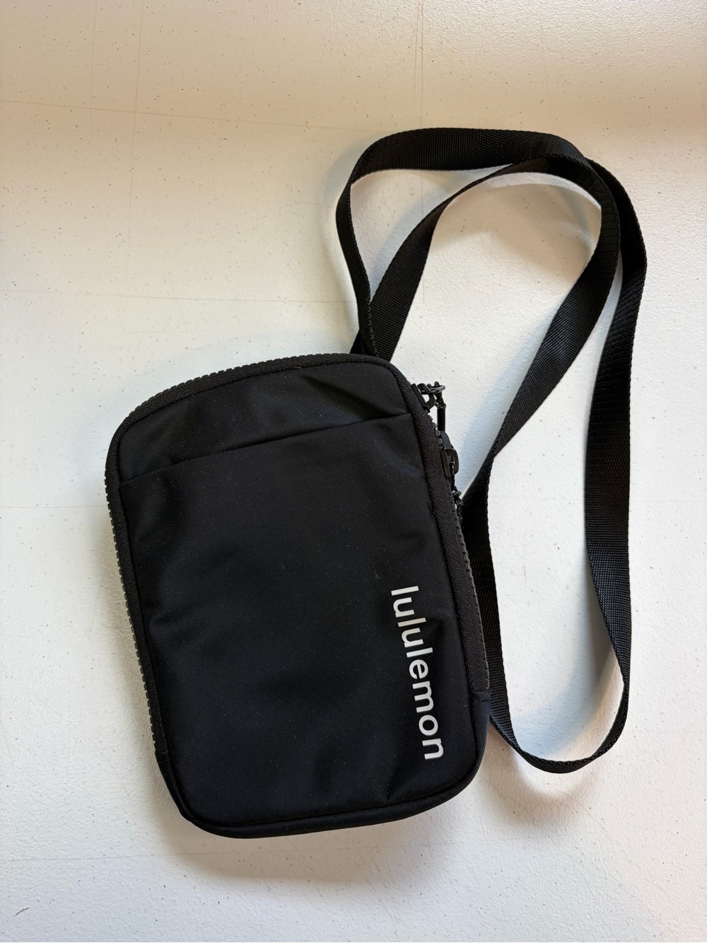 Lululemon Easy Access Black Crossbody Belt Bag Mens Women Unisex Travel Festival - Picture 2 of 5
